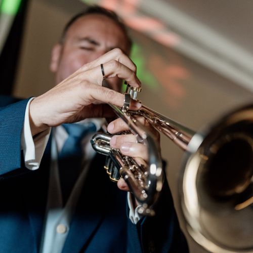 Pipotrumpet tocando en una boda